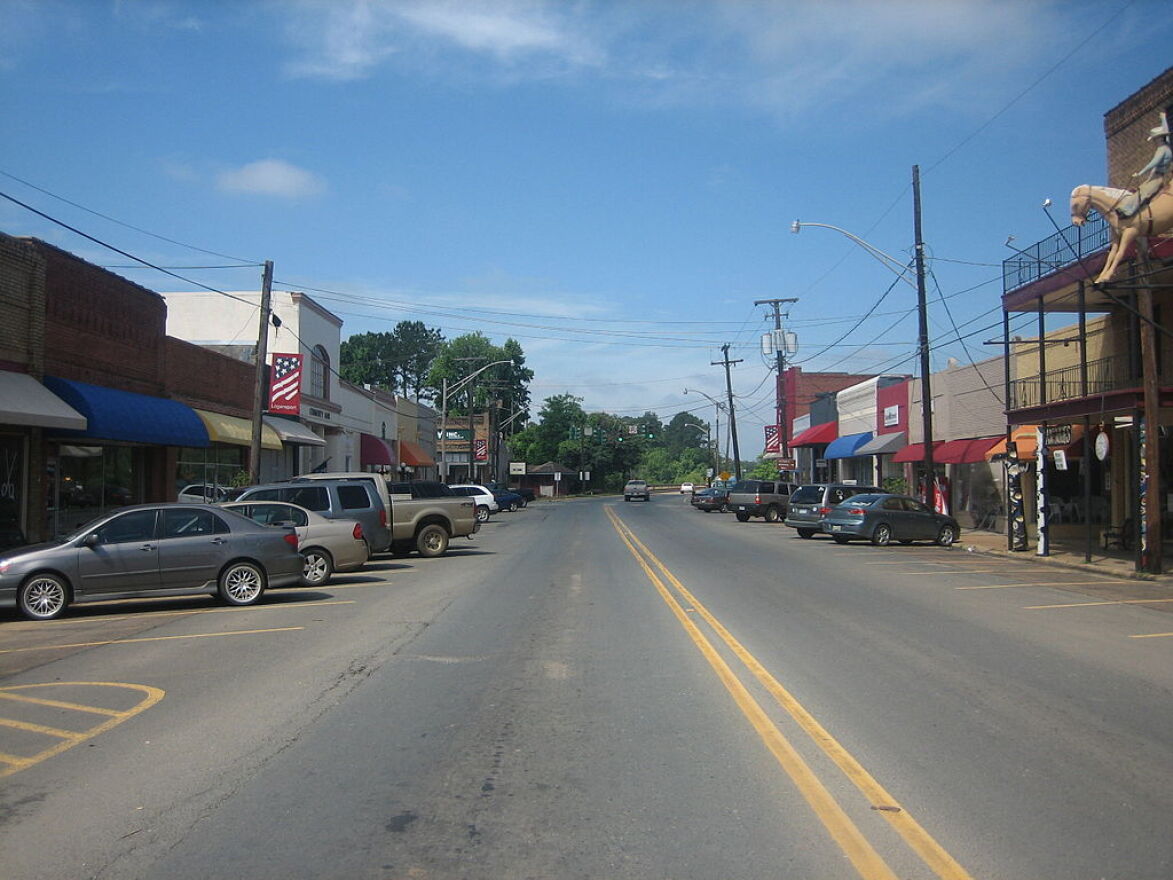 The downtown streetscape of Logansport, La., will not be impacted by the Sabine River bridge project.